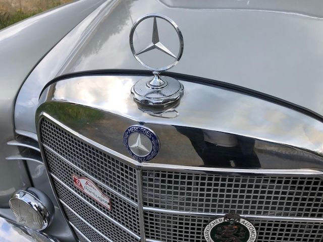 Oldtimer Mercedes Benz 180 Ponton
