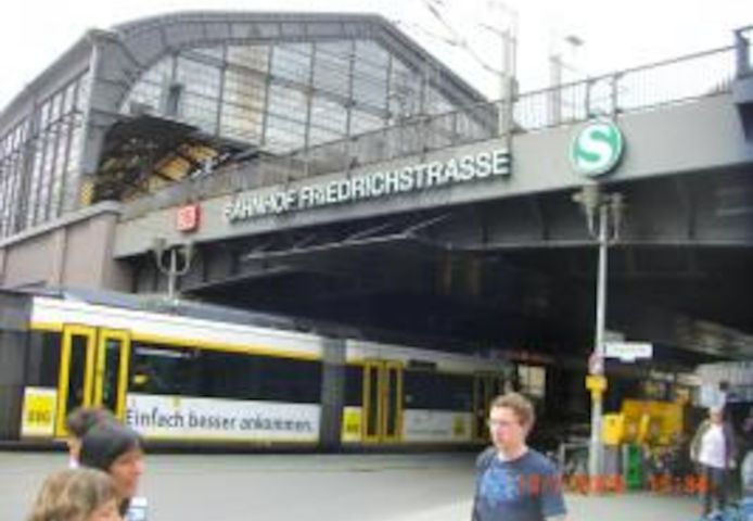 BERLIN MITTE 3 ZIMMER FERIENWOHNUNG ZENTRUM nah BRANDENBURGER TOR ZENTRAL