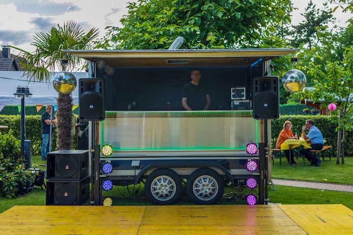 Event-Dienstleistungen (DJ, Fotograf(in) ) für Hochzeit, Geburtstag, Firmen- und Vereinspartys.