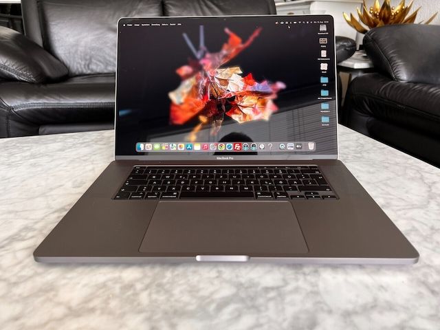 Apple MacBook Pro 16 Zoll Notebook