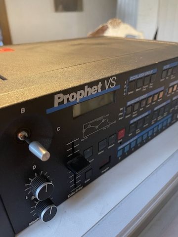 Sequential Prophet VS Rackmount 8-stimmiger polyphone Synthesizer