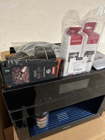 MIELE CVA 7845 - Einbau-Kaffeevollautomat mit DirectWater in Schwarz + Zubehör