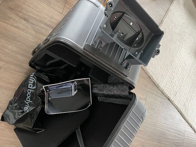Miha Bodytec EMS-Gerät II inklusiv Original Glas-Sprühtisch und Koffer 
