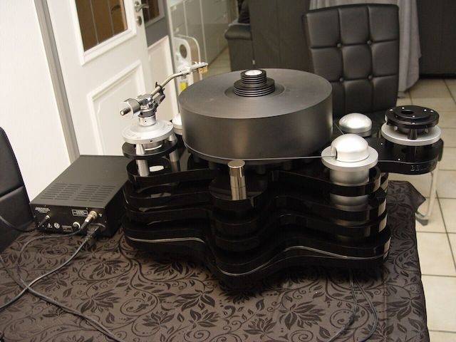 Gold Note Bellagio Reference Turntable + GLANZ MH-9B Tonarm + Ortofon V Tonsyste