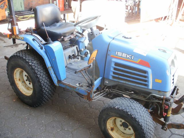 ISEKI Kompaktschlepper 3125 AL Diesel Allrad 24 PS Trecker Traktor Schaltgetrieb