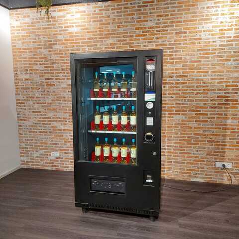 Weinautomat | Verkaufsautomat für Wein mit Altersprüfung und Lift
