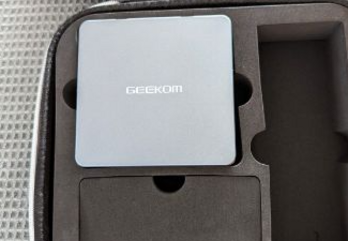 Geekom Mini-PC, Windows 11 Pro Mini IT11, Intel Core i7