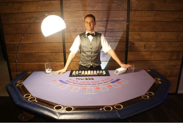 Mobiles Casino ,Black Jack, Poker, Roulette Tisch  mit Croupier