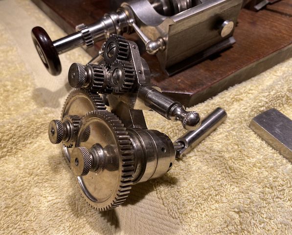 Alte Uhrmacher Drehbank Lorch Schmidt & Co. mit Motor auf Platte
