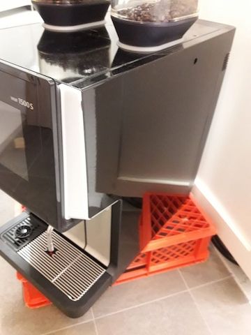 WMF 1500 S Kaffeevollautomat mit Kühlschrank 12 Monate wenig benutzt
