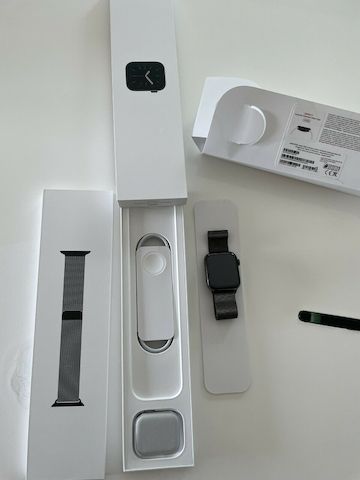 Apple Watch Series 6 Edelstahl 44mm Graphit in der GPS + Cellular-Variante