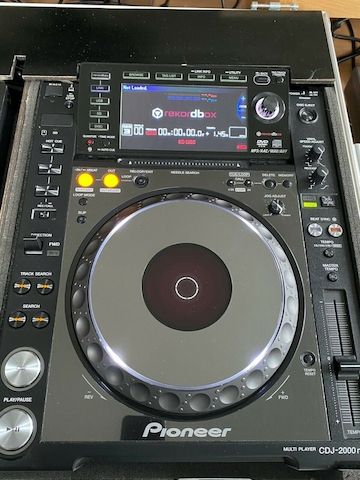 2x CDJ 2000 Nexus mit DJM 2000 Mixer im Profi Case - Top Zustand