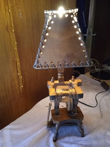 Antike Spinnrad Lampe aus echten Holz