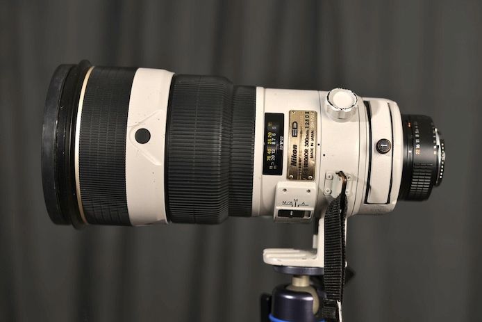 Nikon ED Nikkor AF-S  300mm f2.8 D II Grau