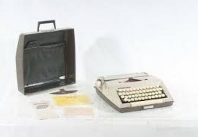 Schreibmaschine Princess- futura in gutem Original Zustand