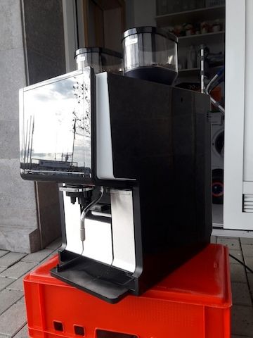 WMF 1500 S Kaffeevollautomat mit Kühlschrank 12 Monate wenig benutzt
