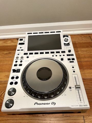 Pioneer CDJ-3000, Pioneer CDJ 2000NXS2, Pioneer DJM 900NXS2, Pioneer DJ DJM-V10 DJ Mixer