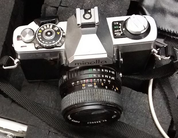 Fotokoffer komplett mit Kamera, Blitzlicht etc