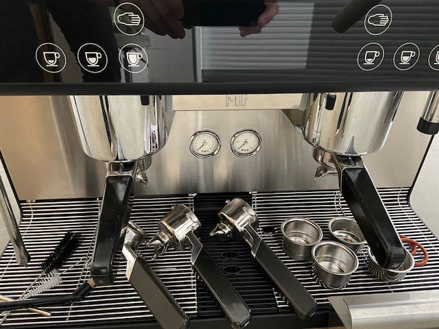 WMF Espresso Profi Gastro Siebträger-Vollautomat 2 Bohnenbehälter
