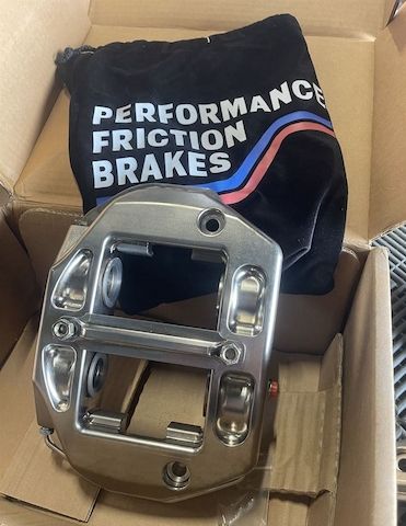 Brandneue PFC-Bremsen (Bremssättel und Scheiben) / Brand New PFC Brakes ( Calipers and Discs )