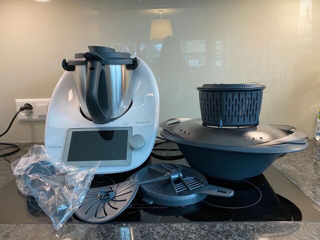 Thermomix TM6 NEU inklusive viel Zubehör