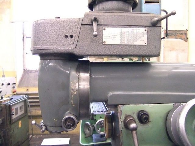 Fräsmaschine Deckel FP2 mit schnelllaufendem Fräskopf mit Maschinenschraubstock