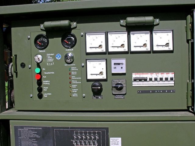 Stromerzeuger Stromaggregat Generator BW Bundeswehr 17 Stdbetrieb