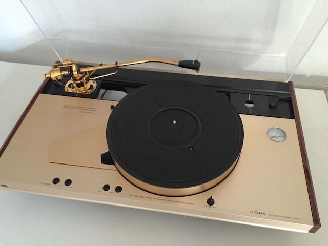 Luxman PD 555 Turntable 1 of 55 in Gold + Ortofon MC 30 Gold