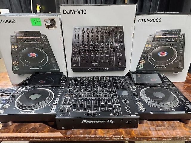 Pioneer CDJ-3000 / Pioneer DJM-A9 / Pioneer DJM-V10-LF / Pioneer CDJ-2000NXS2 / Pioneer DJM-900NXS2