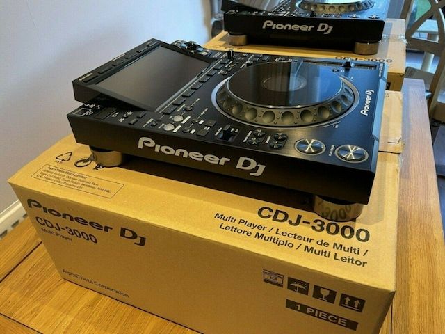 Pioneer CDJ-3000 Multi-Player, Pioneer DJM-A9 DJ Mixer, Pioneer DJM-V10-LF DJ-Mixer, Pioneer DJM-S11