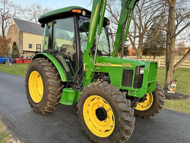 2003 John Deere 5220 Tractor 4x4