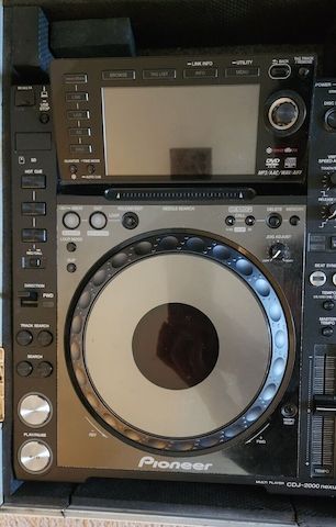 2x Pioneer CDJ-2000 Nexus