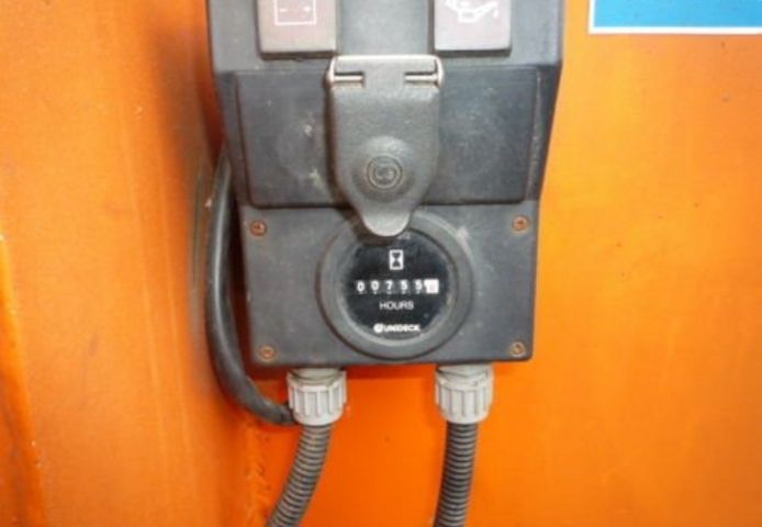 Holzhaecksler Diesel 28PS Bj. 2002 Häcksler 80km Fahrgestell
