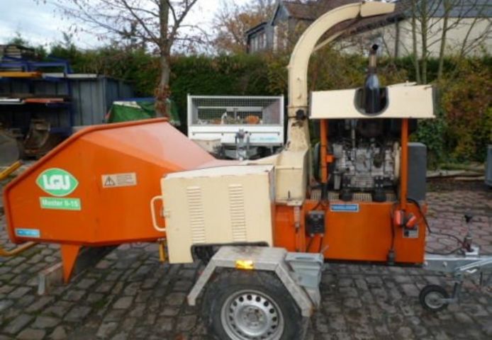 Holzhaecksler Diesel 28PS Bj. 2002 Häcksler 80km Fahrgestell