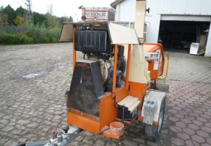 Holzhaecksler Diesel 28PS Bj. 2002 Häcksler 80km Fahrgestell