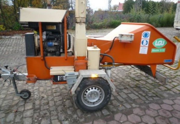 Holzhaecksler Diesel 28PS Bj. 2002 Häcksler 80km Fahrgestell