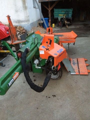 Posch Splitmaster 26 Tonnen mit Fahrwerk - Elektro und Zapfwellenantrieb