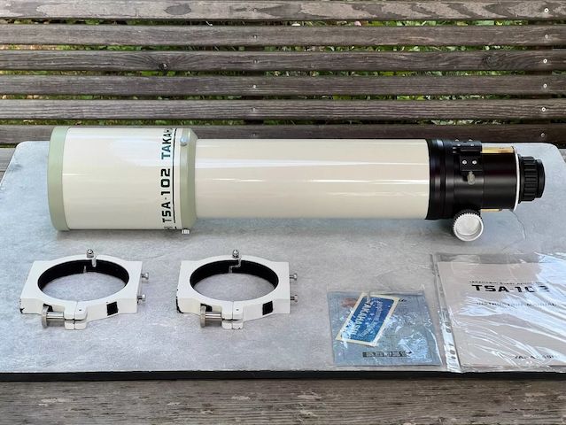 Takahashi Super Apochromat TSA-102 S mit 3,5" RAP Auszug im Rollkoffer