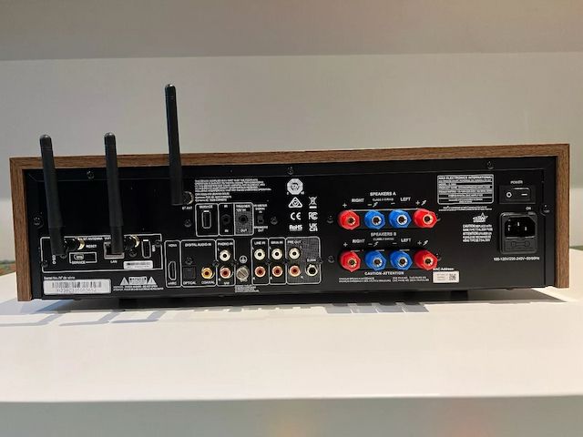 NAD C 3050 Stereo-Vollverstärker Walnuss/Schwarz