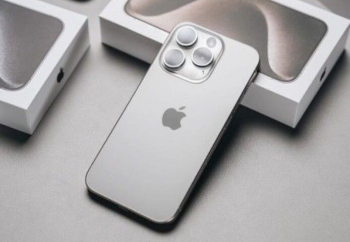 Brandnew Apple iPhone 16 Pro Max/ Apple iPhone 15 Pro Max