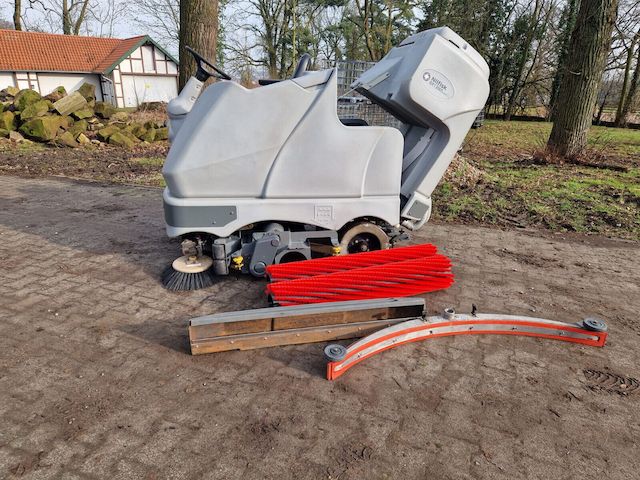 Bodenreinigungsmaschine Aufsitz Scheuersaugmaschine Nilfisk BR 1300 S ecoflex