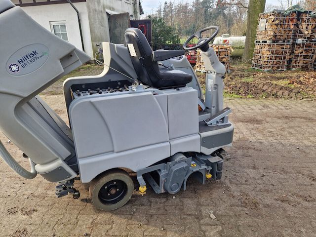 Bodenreinigungsmaschine Aufsitz Scheuersaugmaschine Nilfisk BR 1300 S ecoflex