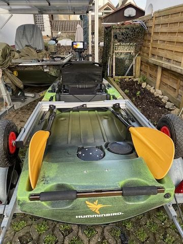 Angel Kajak Native Watercraft mit Pedalantrieb
