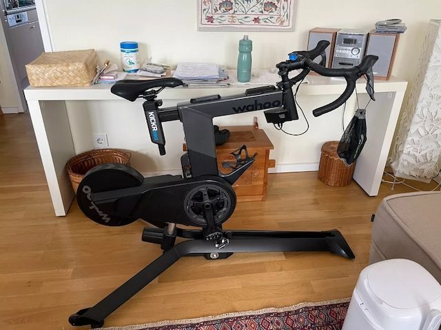 Wahoo KICKR BIKE Indoor-Fahrradtrainer