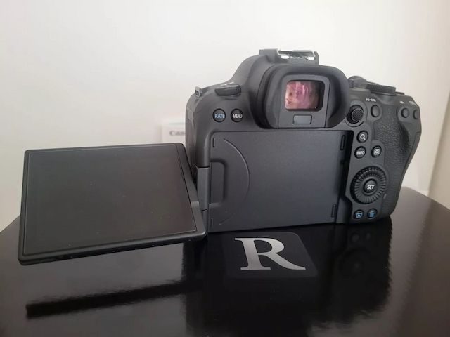 Kamera Mirrorless Canon Body