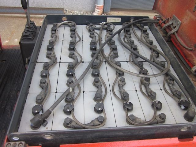 Elektrostapler Frontstapler Dreiradstapler LINDE E18 1,8t410cm Batterie 2019