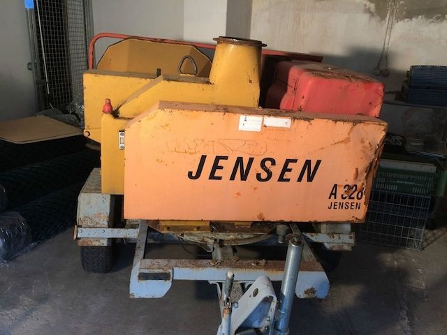 Jensen A328 Holzhäcksler Buschholzhacker