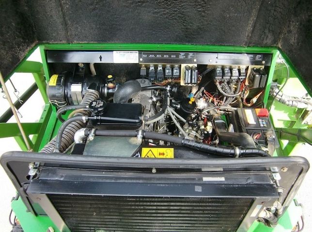 Großflächenmäher JD Roberine mit Frontmähwerk 185 cm