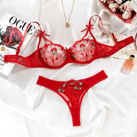 Luxuriöses Dessous-Set - Zarte Verführung in Rot