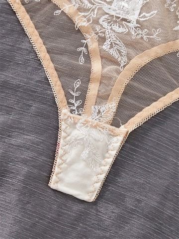 transparentes Dessous-Set - Zarte Verführung mit Stickerei